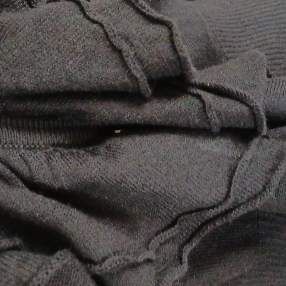 XOXO RUFFLE CARDIGAN - Picture 2 of 7